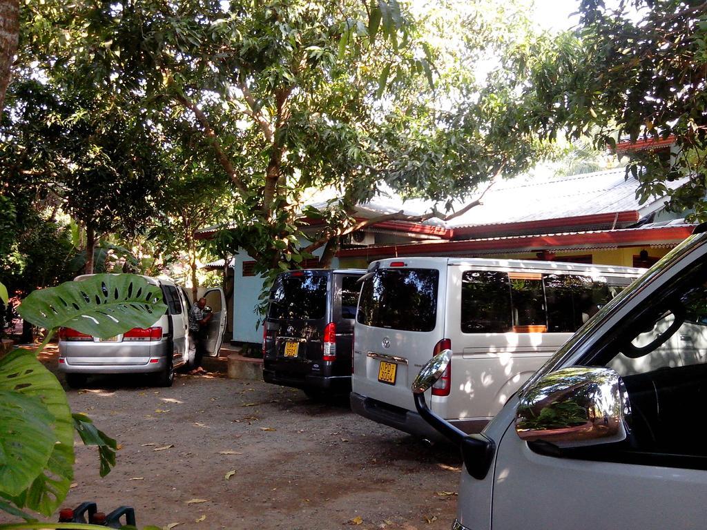 Llt Tourist Inn And Safari Jeep Wilpattu Exterior photo