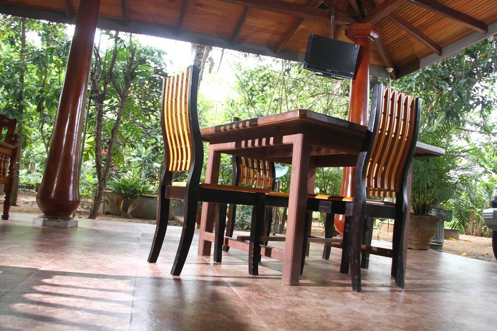 Llt Tourist Inn And Safari Jeep Wilpattu Exterior photo